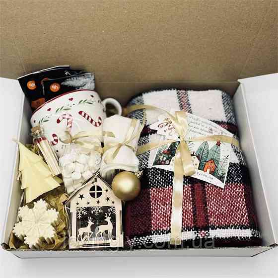 Подарунковий бокс для зимового настрою з пледом, чашкою, свічками Ірпінь