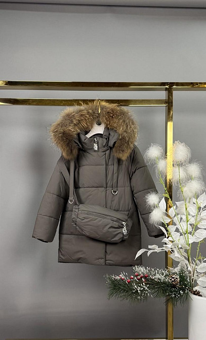 Детская зимняя куртка для девочки с сумкой-муфтой натуральный мех 110,116,122,128,134 Николаев - изображение 1