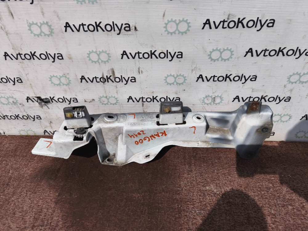 Кронштейн кріплення передньго крила правий Renault Kangoo 2013-2021 (631226477R) Ковель - фото 1
