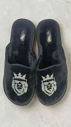 Чоловічі домашні капці 40 р чорні ЛЕВ вишивка Одеса