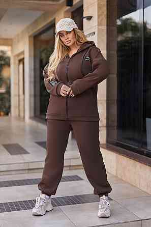 Женский спортивный костюм c нашивками 