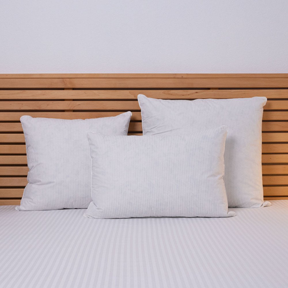 Подушка зі штучного лебединого пуху YouStar Тік смужка - пружна 40x40 см (Білий) з сумкою-чохлом Суми - фото 3