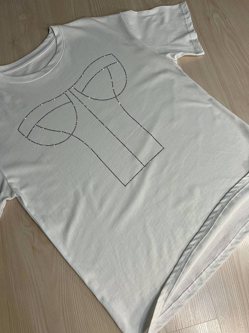 Футболка жіноча A-N 0098 з камінням імітація корсету оверсайз, білий, one size Київ - фото 5