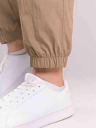 Чоловічі штани джогери з плащівки бежеві з кишенями Pobedov Ground Київ