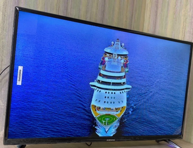 Тонкий телевізор: Samsung Smart TV 42" 4K, T2, lPTV, 3840x 2160 Корея Харків - фото 3