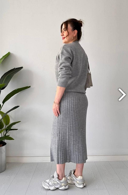 Жіночий теплий елегантний костюм: светр і плісирована спідниця машинне в'язання Сірий Одеса - фото 2