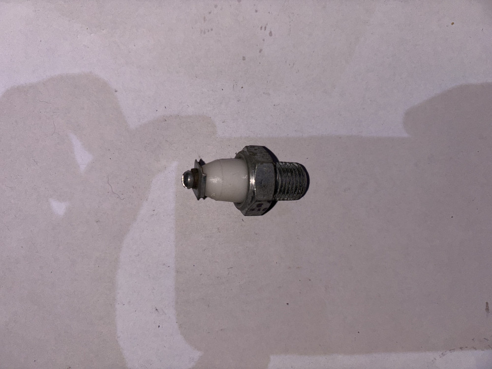 Датчик тиску оливи УАЗ-452, УАЗ-469 ММ-111. Харків - фото 1