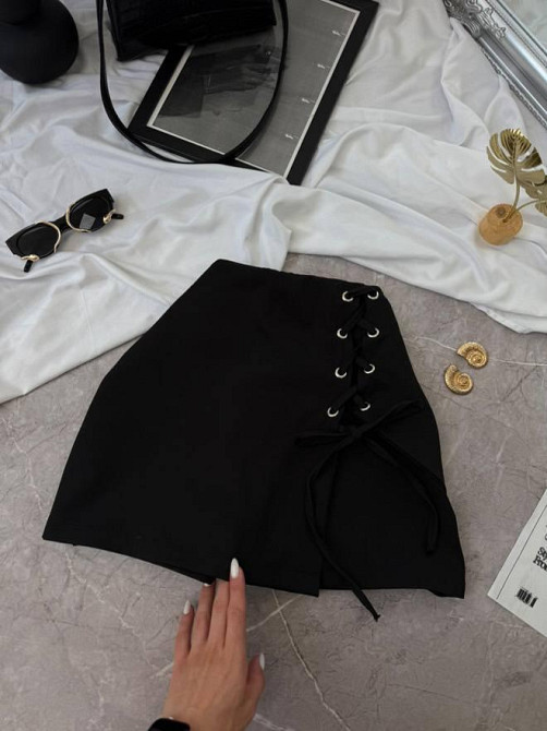 Жіноча мініспідниця-шорти з асиметричним кроєм і бічною шнурівкою костюмка 44/46 Одеса - фото 7