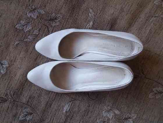 Свадебные туфли 38 размер по стельке 24,5см, б/у, каблук 5см, удобные Киев