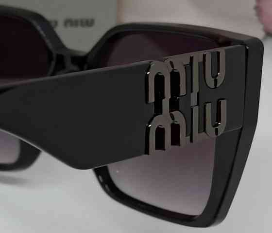 Брендові жіночі окуляри чорні з темно-сірим логотипом градієнт 11031 Київ