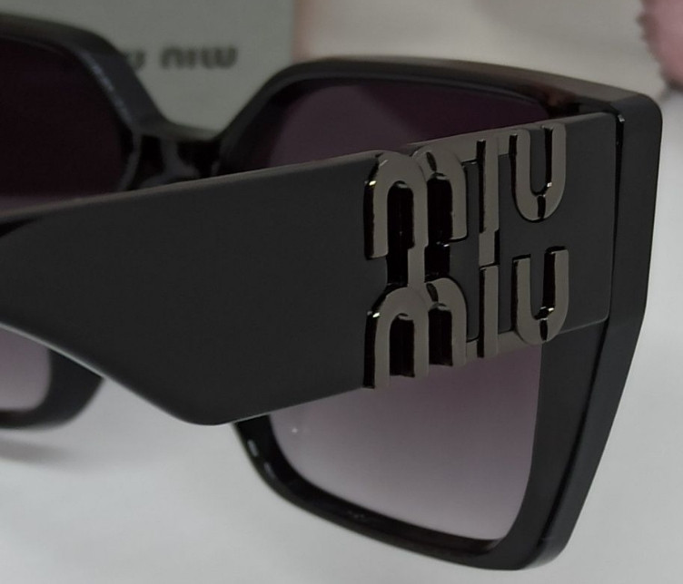 Брендові жіночі окуляри чорні з темно-сірим логотипом градієнт 11031 Київ - фото 2