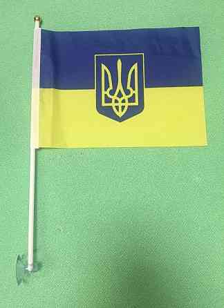 Флаг Украины маленький на присоске с гербом, флажек автомобильный на присоске, разм ткани 20*15 см, шток 30 см Киев
