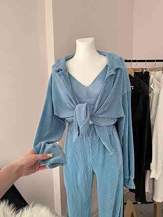 Женский легкий базовый костюм тройка: рубашка топ и штаны плиссе 48/50, Голубой Одесса