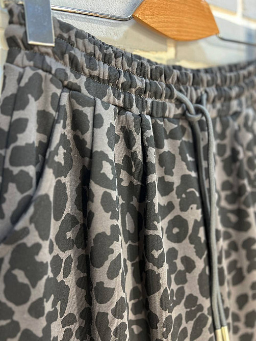 Брюки жіночі A-N 2630 палаццо леопардовий принт резинка на талії шнурок широкі сірі, сірий, L Київ - фото 17