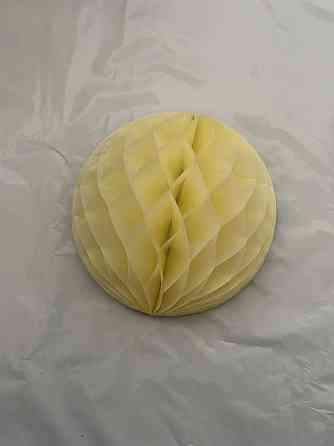 Шар сота из бумаги 20 см кремовый Киев