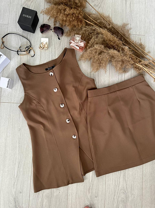 Жіночий базовий костюм-двійка: подовжений жилет і мініспідниця зі щільної костюмки Шоколад, 50/52 Одеса - фото 1