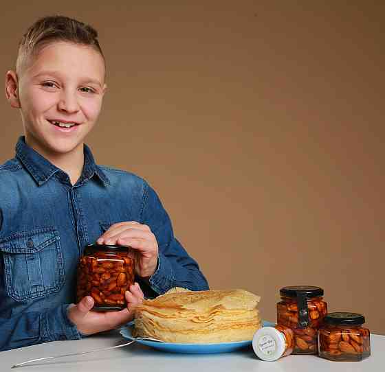 Миндаль с медом в стеклянной баночке весом 50 грамм. Одесса