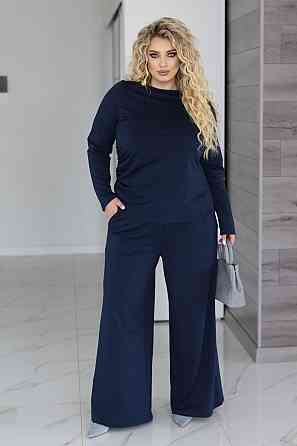 Женский базовый костюм с широкими штанами 