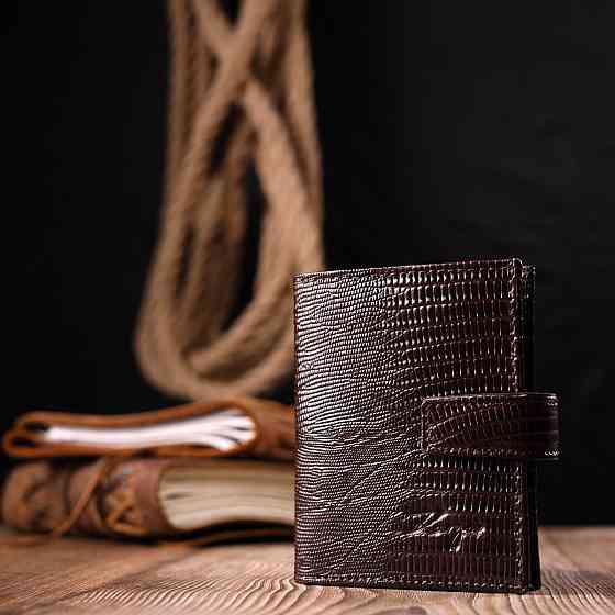 Вместительный вертикальный мужской кошелек из фактурной кожи KARYA 20991 Коричневый Киев