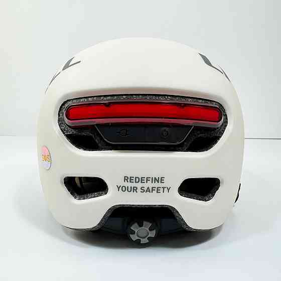 Захисний шолом Livall L23 (M) Ivory White (54-58см), сигнал поворотів та стопів, додаток, зйомний візор (пульт BR80 в комплекті не іде) (LIV-000L23-42 Київ