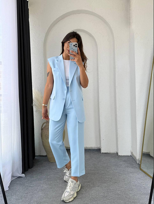 Жіночий базовий брючний костюм-двійка: жилет і штани креп костюмка Блакитний, 46/48 Одеса - фото 1