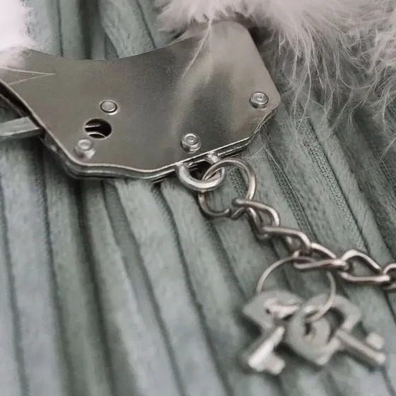 Наручники металеві Adrien Lastic Handcuffs White з білою пухнастою обробкою Львов