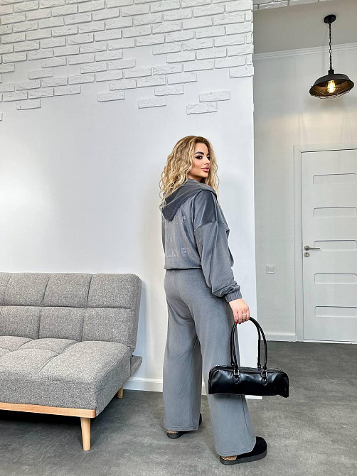 Жіночий теплий костюм-двійка: кофта та штани батал зі стразами велюр спорт на хутрі Сірий, 56/58 Одеса - фото 3