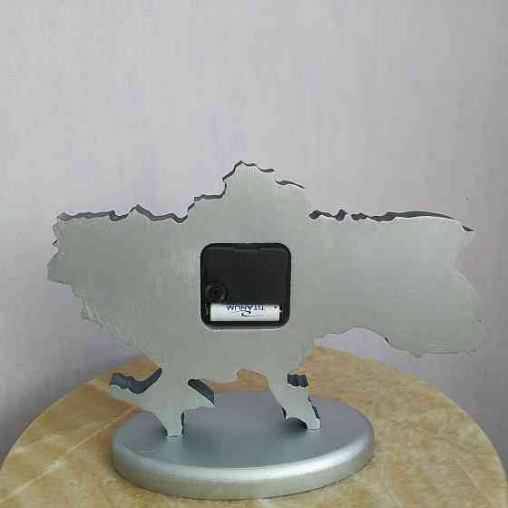 Часы настольные из эпоксидной смолы ручной работы 