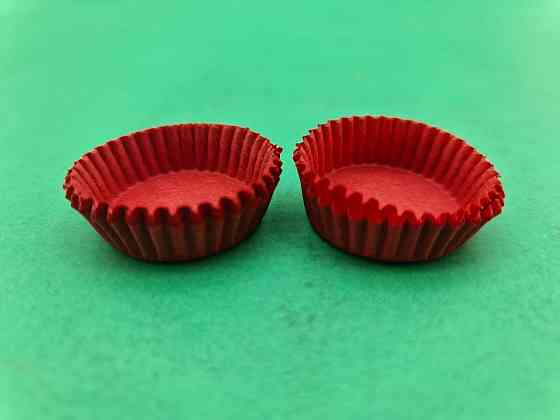 Тартолетка для кексів "Кругла червона"D30 H9,5 (100шт)/3а/ (1 уп.) Харків