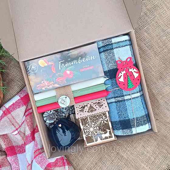 Новогодний подарочный набор с пледом, чашкой и глинтвейном. Ирпень