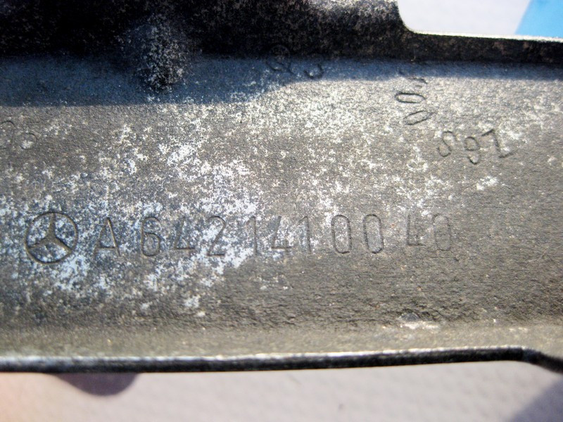 Mercedes-Benz  A6421410040 Тримач поперечної труби наддувного повітря на ГБЦ двигуна OM642 V6 3.0 cdi Одесса - изображение 3