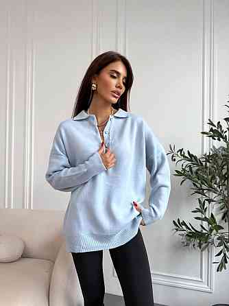 Стильний жіночий подовжений оверсайз светр із коміром-поло Блакитний Одеса