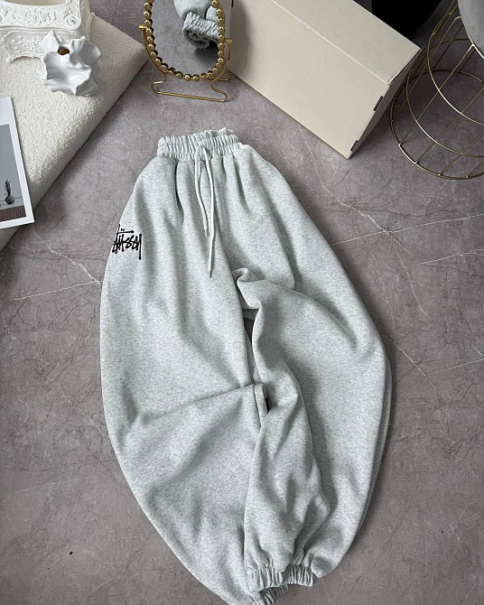 Жіночі обʼємні теплі оверсайз штани трьохнитка на флісі з вишивкою Одеса - фото 1