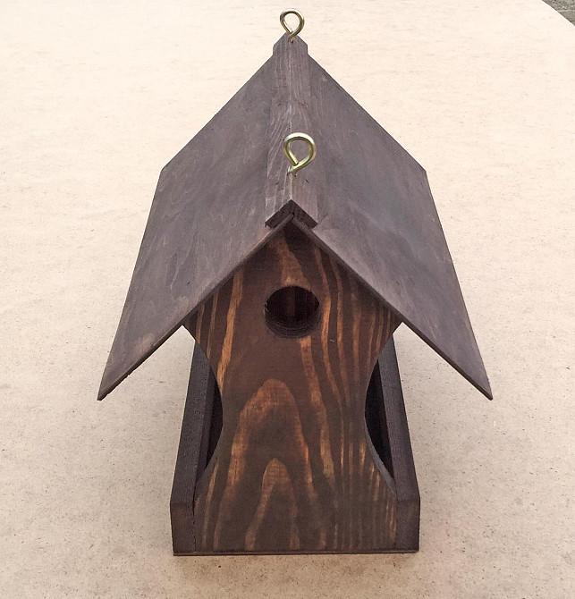 Кормушка садовая для птиц 