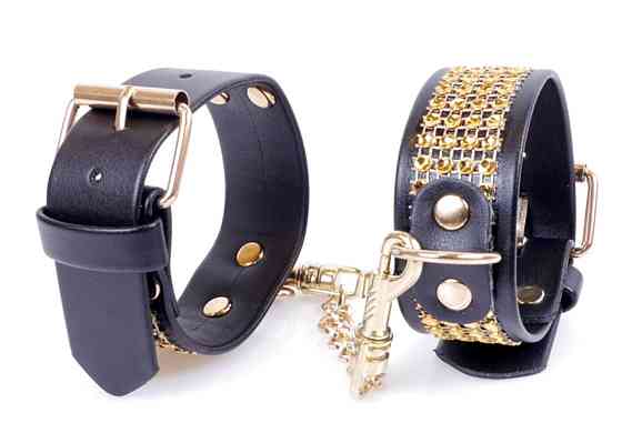Наручники из искуственной кожи с кристаллами Fetish Boss Series - Handcuffs with cristals Gold, BS3300095 Sex Aura Киев