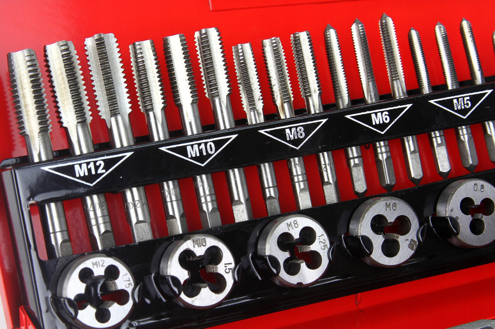 Комплект мітчиків та плашок для нарізки різьблення 32 елементи в ящику Mar-Pol (M55873) Нововолинськ - фото 4