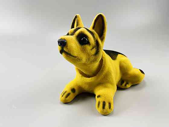 Собака з киваючою головою в машини, киваюча собачка в машину на торпеду прикраса в авто декор Мукачево