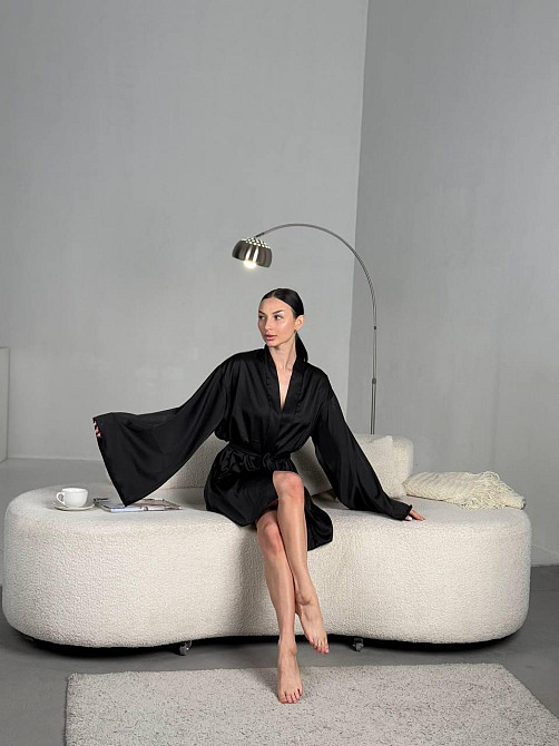 Женский короткий халат на запах с широким рукавом из шелка армани Черный, Oversize 42/46 Одесса - изображение 3