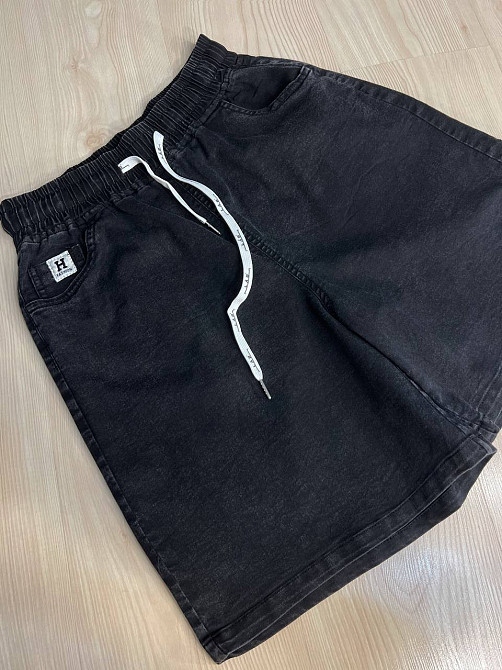 Шорти жіночі джинсові Yingguoxiang 9062-1 мом з резинкою на талії та підворотом чорні, чорний, 28, 28, 80 см, 105 см Київ - фото 3