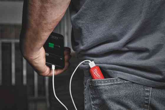 Акумулятор Li-Ion Повербанк 2,1А PPS-301 с зарядним пристроєм USB L4 MILWAUKEE 4932493335 Одеса