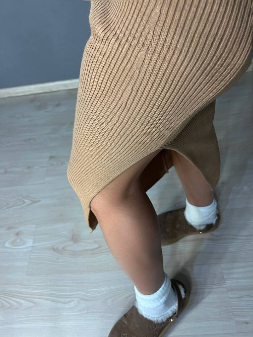 Сукня жіноча My fashion 2024107 в рубчик з розрізом довга one size карамель, карамель, one size Київ - фото 12