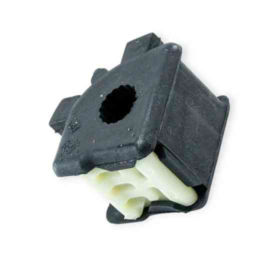 Втулка задняя Тойота Avensis T22 универсал (97-03) (d-14 мм) стабилизатора Мукачево