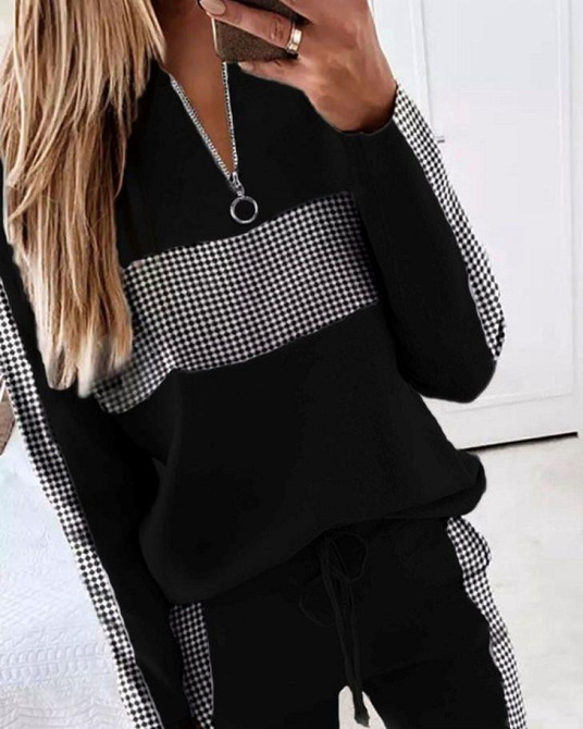 Демисезонный прогулочный костюм из трикотажа 