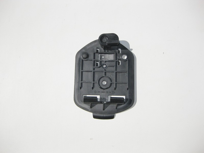 Mercedes-Benz  A2118900514 Кронштейн - утримувач аварійного знака E-Class W212 C-Class W203 W204 CLK C209 Одесса - изображение 1