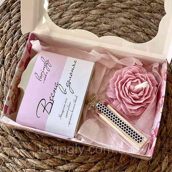 Весняний міні подарунок: мило ручної роботи "Весна в долонях" , свічка троянда, сірники в колбі, коробка Ірпінь