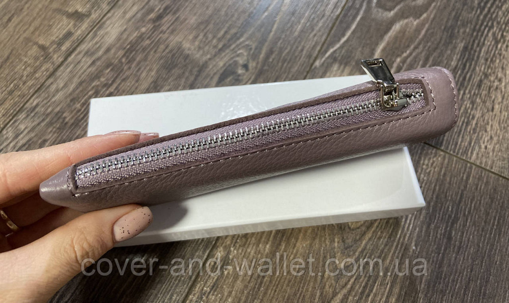 Пудровая кожаная женская ключница на молнии с карабинами Helen Verde 017 Киев - изображение 4