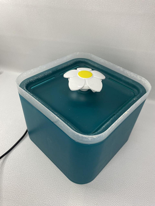 Б/У Автоматическая поилка-фонтан для кошек и собак 2 л, USB, с фильтром и LED-индикацией, питьевой фонтан Киев - изображение 1