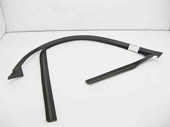 Mercedes-Benz  A2047251525 Ущільнювач опускного скла передніх лівих дверей C-Class W204 Одеса