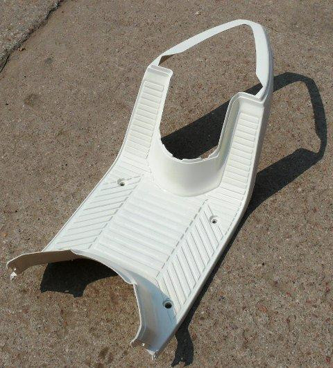 Пластик скутер Ямаха Йог 27V нижній (підлога) (білий) Мукачево - фото 1