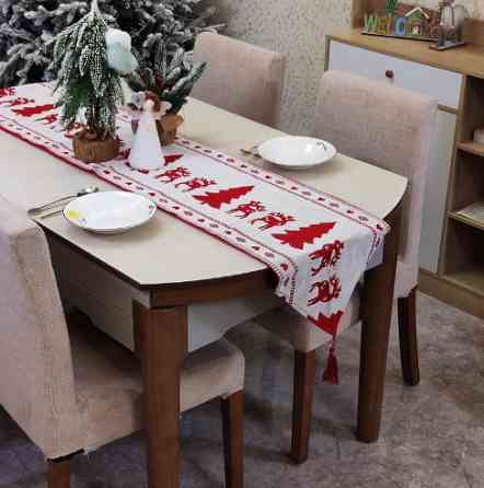 Новогодняя скатерть узкая Олени и елки 180 на 33 см красно-белый Киев